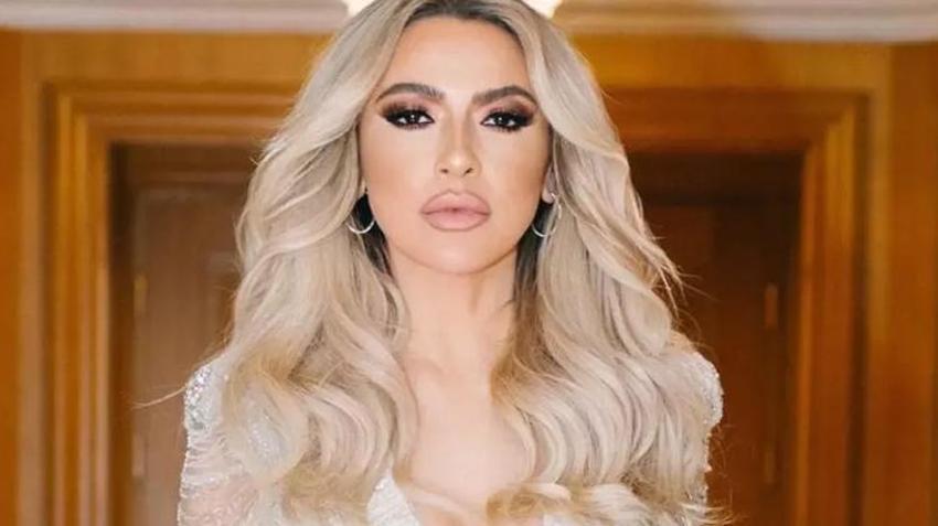 Hadise dekolteli elbisesini giyip poz verdi!