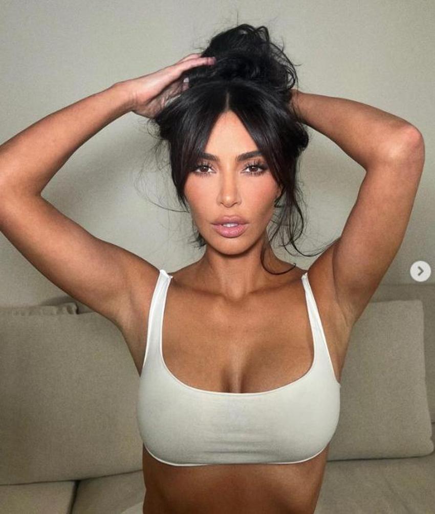 Kim Kardashian fotoğraf çekiminde sınırları zorladı!