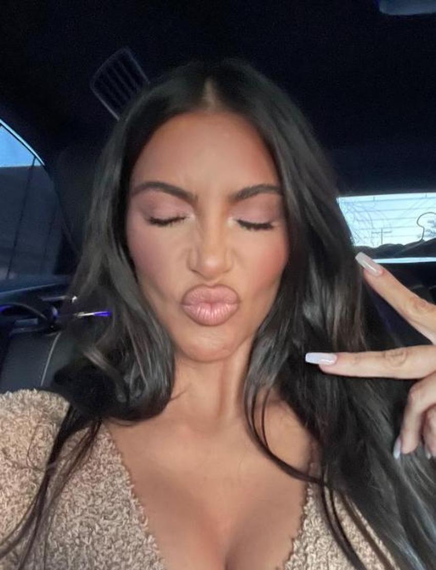 Kim Kardashian fotoğraf çekiminde sınırları zorladı!