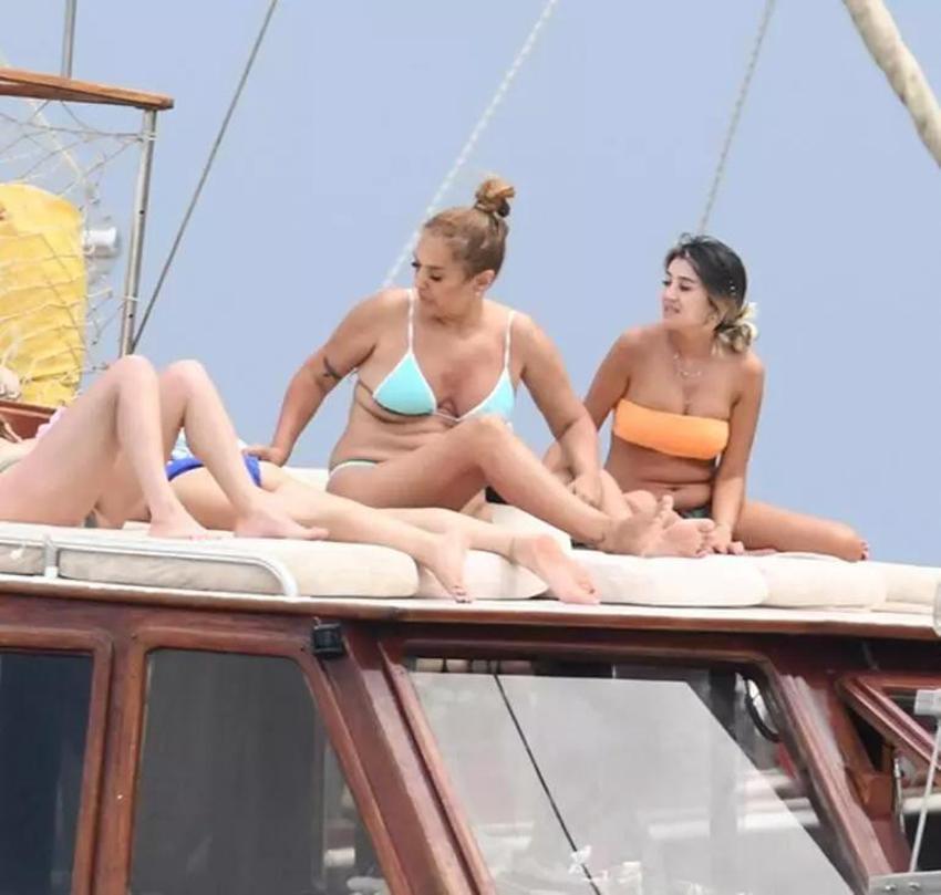Demet Akalın yıllar sonra klibindeki çocuk oyuncu ile bir araya geldi!
