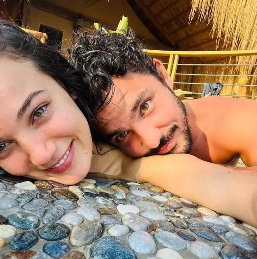 Pınar Deniz şelalede yüzdüğü anları paylaştı!