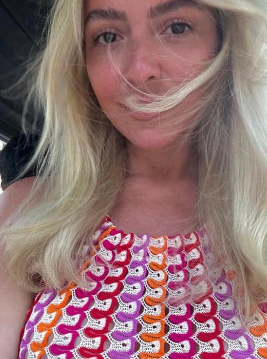 Hadise'nin bayram pozlarına yorum yağdı: Istakoza dönmüşsün