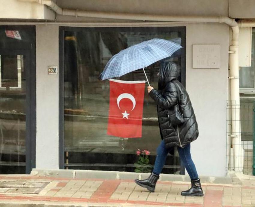 Bayramda bu illerde yaşayanlara uyarı! İstanbul'a yağmur geliyor, Meteoroloji son dakika duyurdu