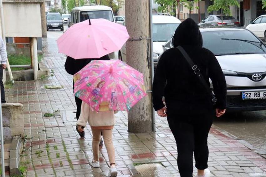 Bayramda bu illerde yaşayanlara uyarı! İstanbul'a yağmur geliyor, Meteoroloji son dakika duyurdu