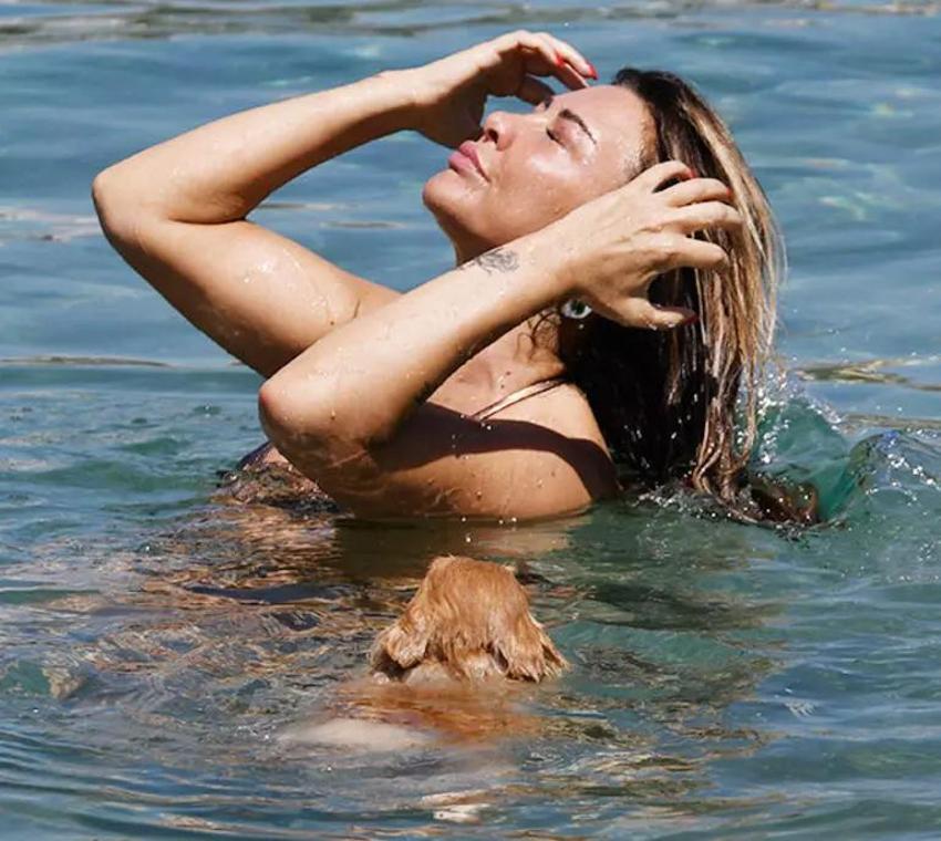 Selen Görgüzel plajı yaktı geçti!