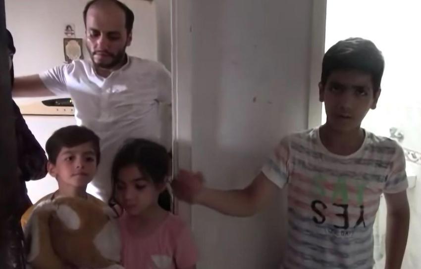 Ev sahibi, içerideki ailenin üzerine kapıyı kilitledi! Balyoz kırıldı, çelik kapı kırılmadı