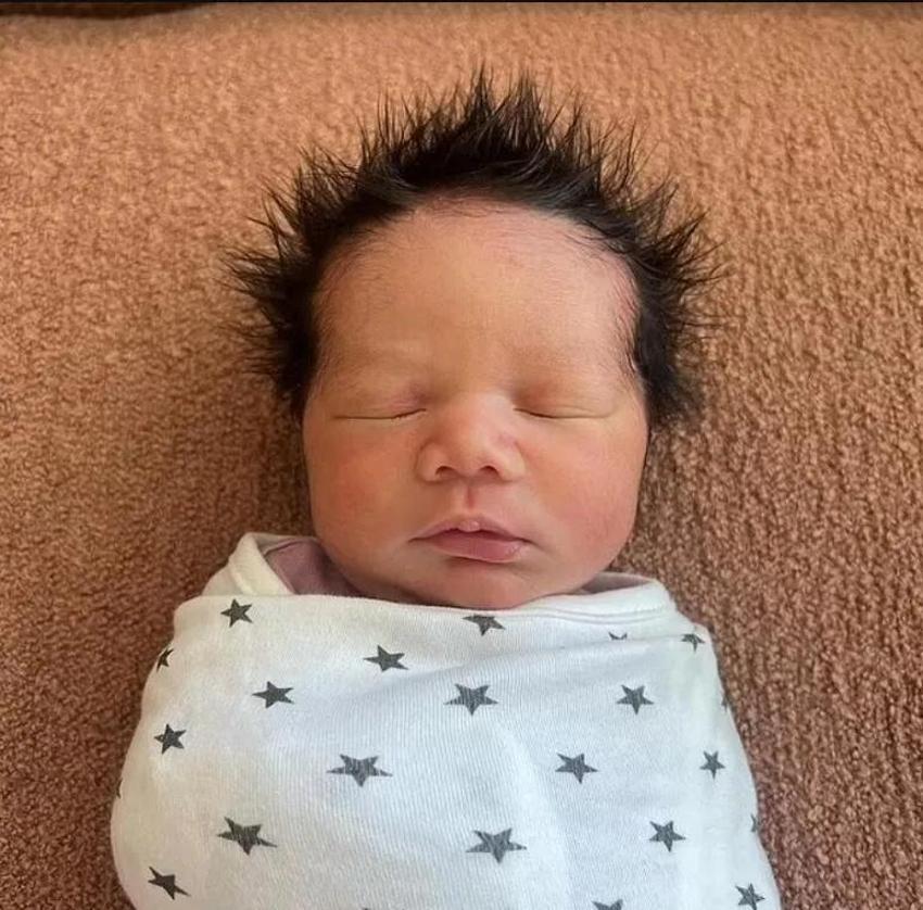 Ünlü yıldız kızı doğduktan 5 ay sonra yeniden anne oldu!
