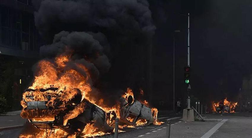 Fransa'da kriz büyüyor! Gece saatlerinde sokağa çıkma yasağı getirildi