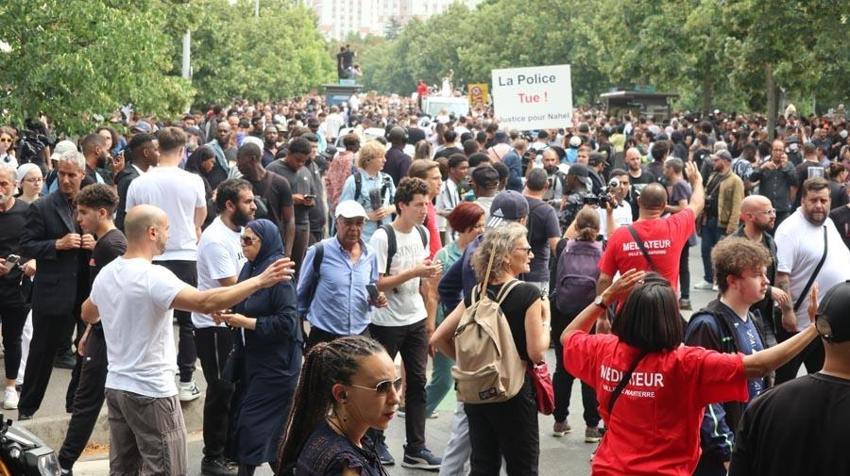 Fransa'da kriz büyüyor! Gece saatlerinde sokağa çıkma yasağı getirildi