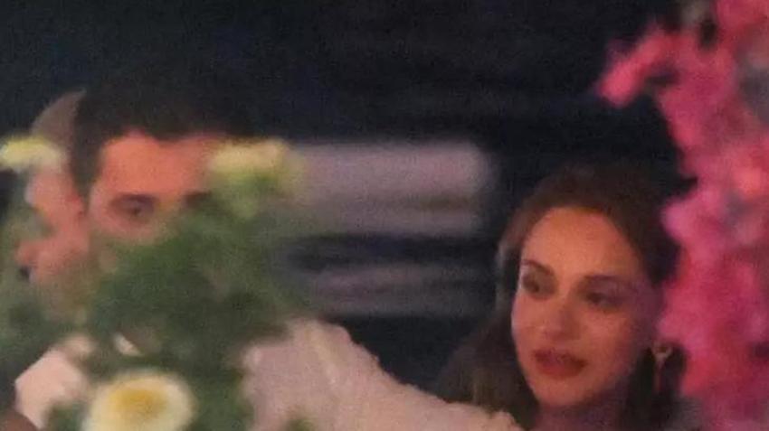 Miray Daner'in yeni aşkıyla teknede romantik anları! Oturduğu yerden kalkmadı