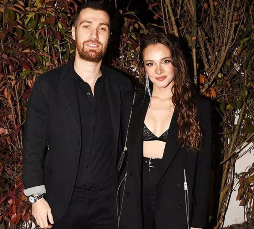 Miray Daner'in yeni aşkıyla teknede romantik anları! Oturduğu yerden kalkmadı