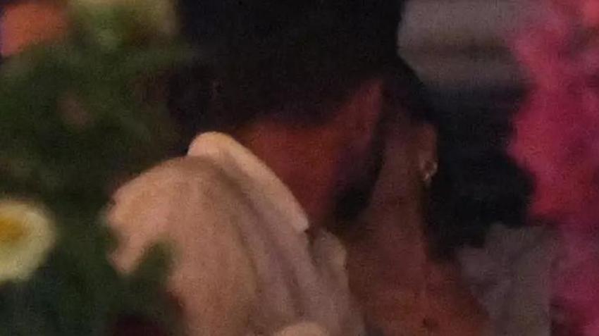 Miray Daner'in yeni aşkıyla teknede romantik anları! Oturduğu yerden kalkmadı