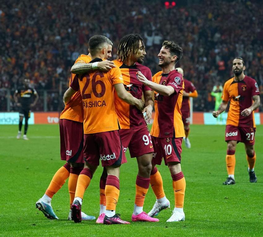 Okan Buruk'tan Juan Mata'ya teşekkür: Sol bek transferi senin sayende bitti