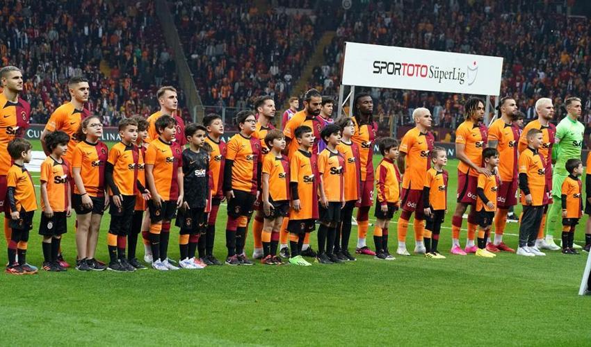 Okan Buruk'tan Juan Mata'ya teşekkür: Sol bek transferi senin sayende bitti