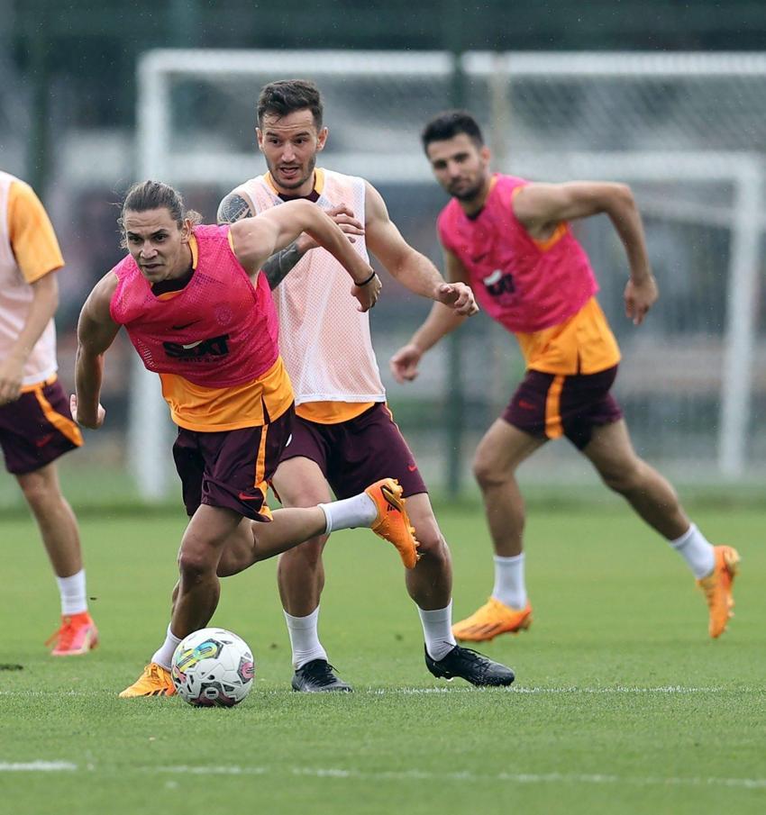 2 yıl önce Ali Koç'un teklifini reddetti dün Dursun Özbek'e haber gönderdi: Galatasaray'da oynamak istiyorum