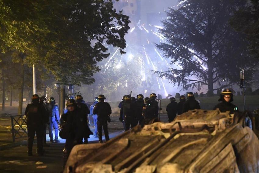 Fransa adeta savaş alanı! Binalar, otobüsler ateşe verildi, mağazalar yağmalandı: 'Ülkemiz uçurumun eşiğinde' 