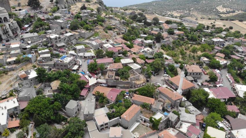 Yerli ve yabancı turistler akın ediyor! Assos’un gözdesi oldu