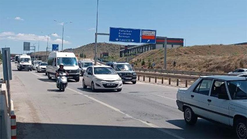 Tatilcilerin dönüş çilesi başladı! İstanbul sınırında 4 kilometrelik kuyruk oluştu