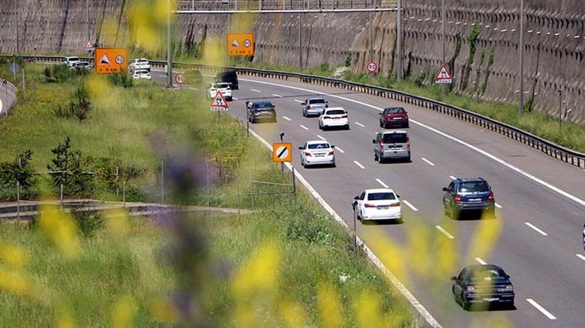 Tatilcilerin dönüş çilesi başladı! İstanbul sınırında 4 kilometrelik kuyruk oluştu