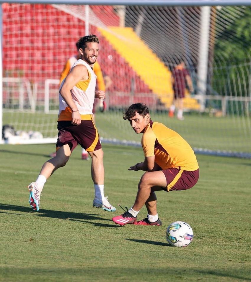 Galatasaray'da son dakika transfer bombaları! Yeni isimler taraftarı heyecanlandırdı
