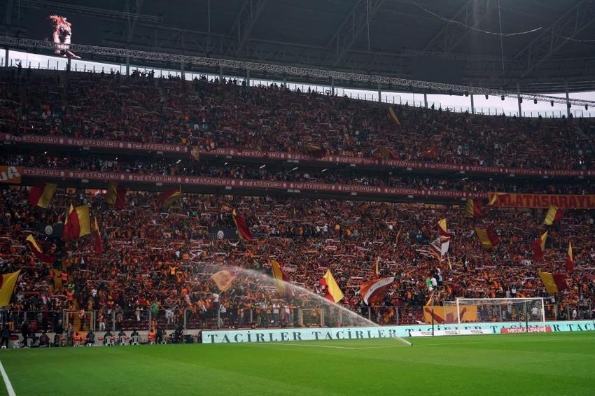 Galatasaray'da son dakika transfer bombaları! Yeni isimler taraftarı heyecanlandırdı