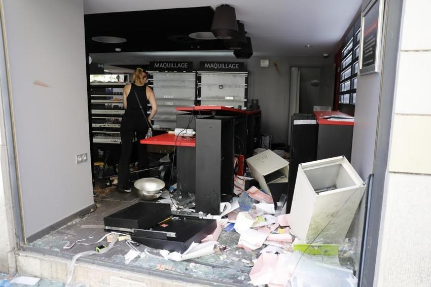 Fransa’da yangın sönmüyor, OHAL ilanı için baskılar artıyor! Nahel’in arkadaşları dehşeti anlattı