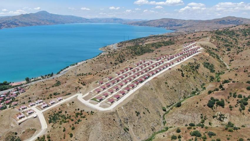 Depremden sonra inşa edilen TOKİ konutları tatil köyünü aratmıyor! 'İstanbul’dan bile daha güzel'