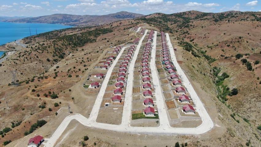 Depremden sonra inşa edilen TOKİ konutları tatil köyünü aratmıyor! 'İstanbul’dan bile daha güzel'
