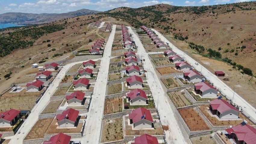 Depremden sonra inşa edilen TOKİ konutları tatil köyünü aratmıyor! 'İstanbul’dan bile daha güzel'