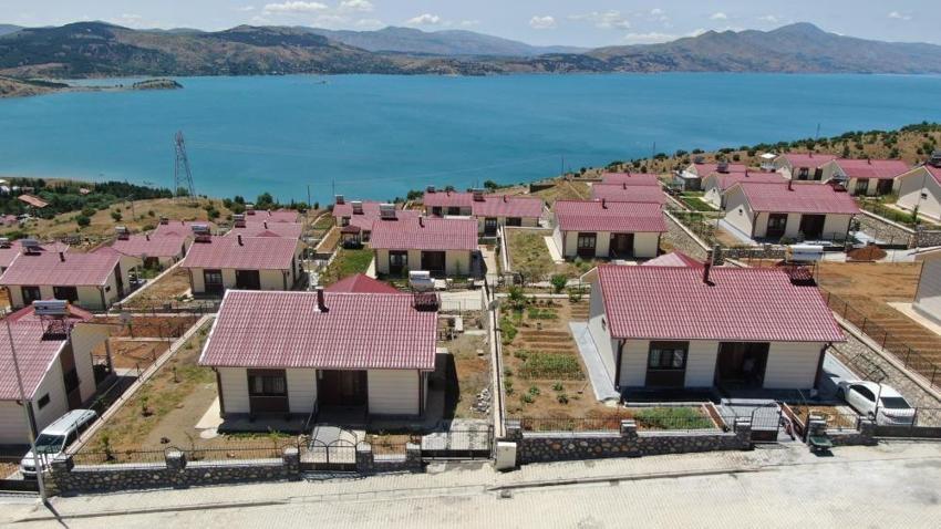 Depremden sonra inşa edilen TOKİ konutları tatil köyünü aratmıyor! 'İstanbul’dan bile daha güzel'