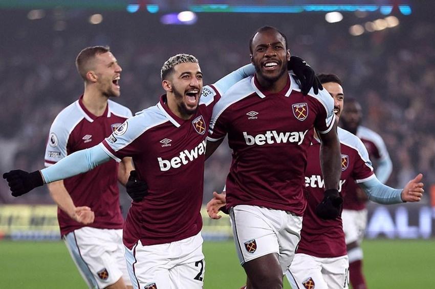 Cenk Tosun devreye girdi Fenerbahçe Wilfried Zaha transferini bitirdi!