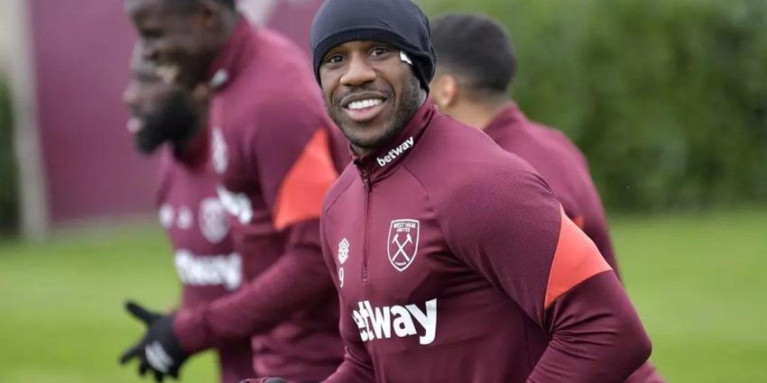 Cenk Tosun devreye girdi Fenerbahçe Wilfried Zaha transferini bitirdi!