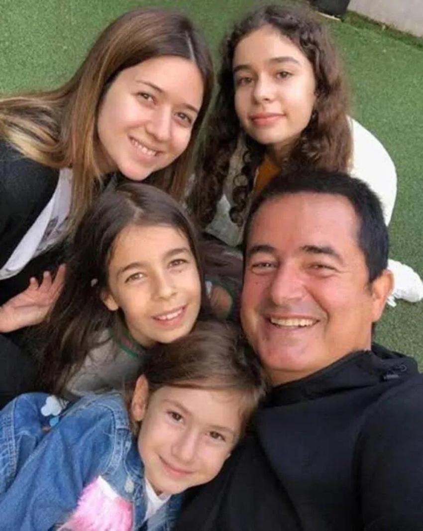 Acun Ilıcalı, kızı Melisa ile dadısını paylaştı! Yazdığı not dikkat çekti