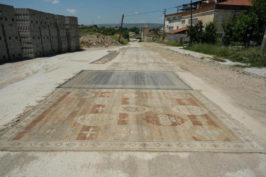 Şaşkına çeviren halı eskitme yöntemi! ‘Kaza yapanlar da oldu’