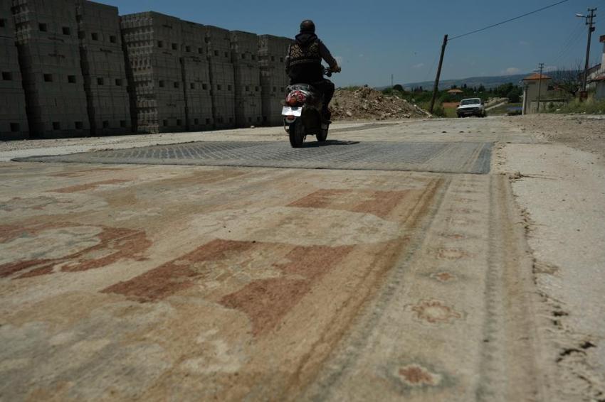 Şaşkına çeviren halı eskitme yöntemi! ‘Kaza yapanlar da oldu’