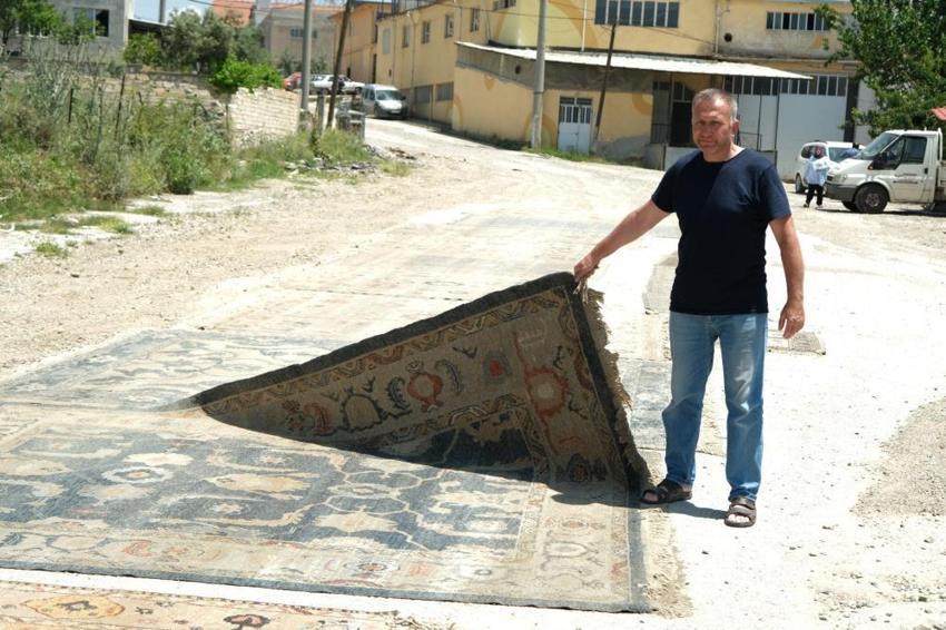 Şaşkına çeviren halı eskitme yöntemi! ‘Kaza yapanlar da oldu’
