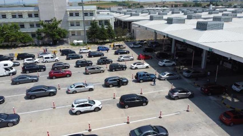 Avrupa'dan gelen gurbetçiler, Kapıkule'de yoğunluk oluşturdu