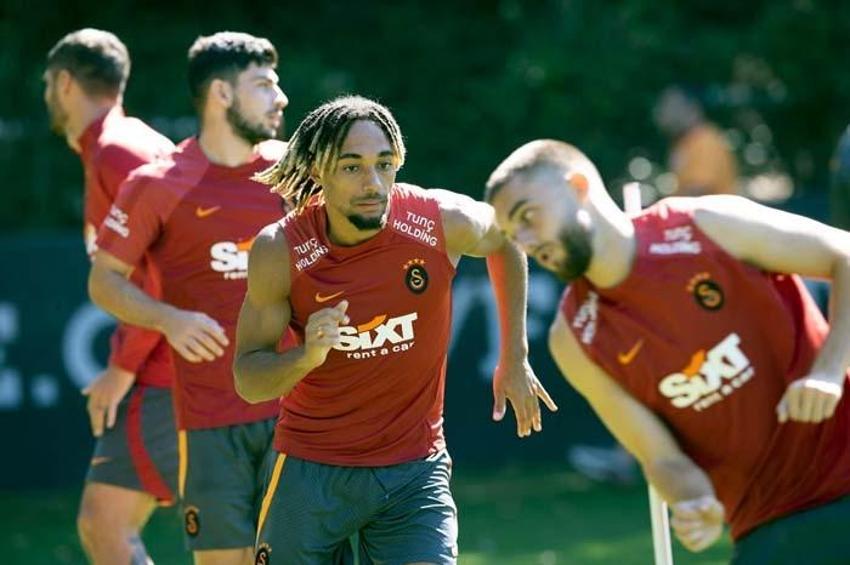Galatasaray son dakika transferlerini patlatıyor! Icardi değil başka yıldız geliyor