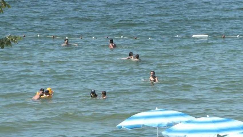 Kirlilik tehlikesi bulunan plaja akın var! Giriş fiyatları tepki çekti