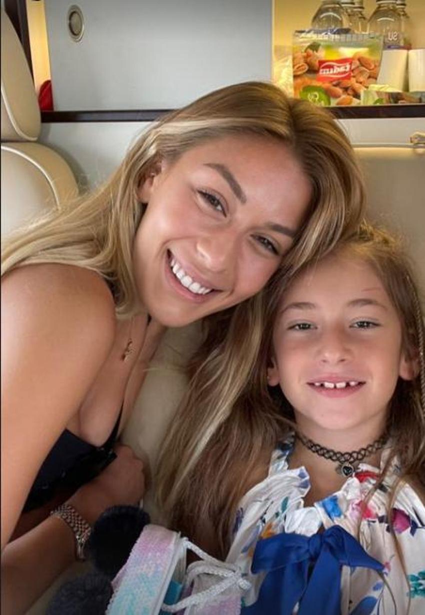 Acun Ilıcalı sevgilisi Çağla Altunkaya ve kızı Melisa'yla poz verdi!