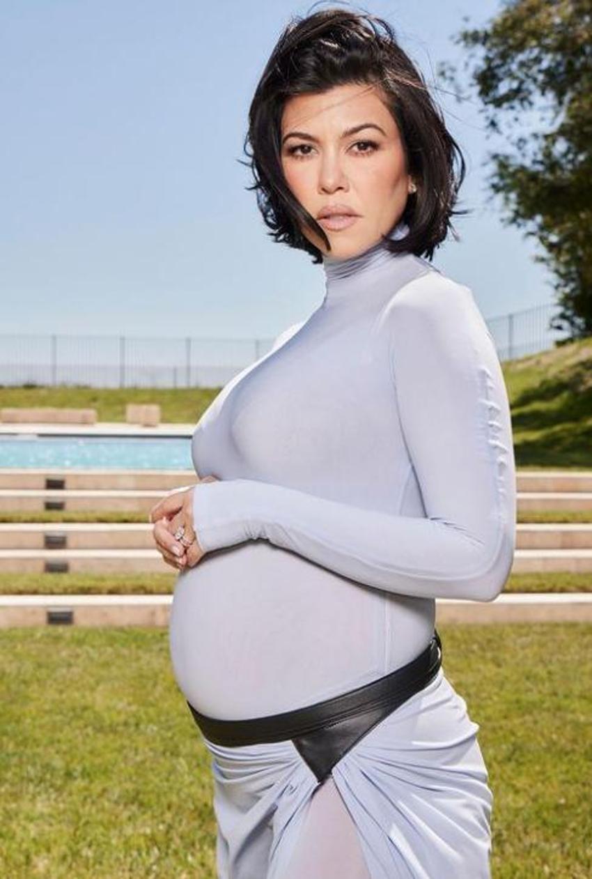 Kourtney Kardashian'dan üzen haber! Karnındaki bebeğini ameliyat ettiler
