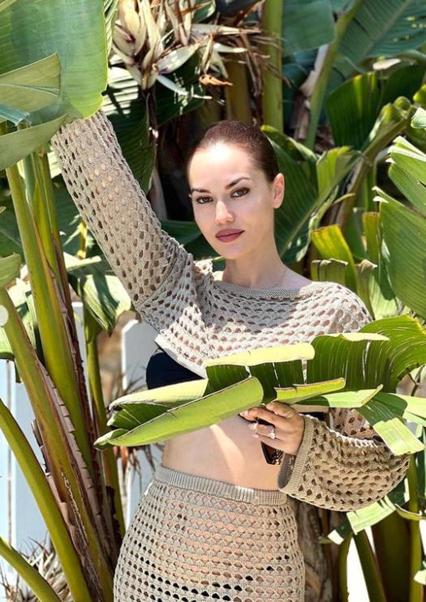 Fahriye Evcen tatile doyamadı! Tekne pozlarını peş peşe paylaştı