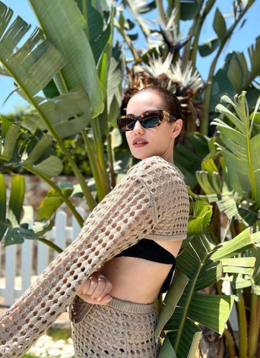 Fahriye Evcen tatile doyamadı! Tekne pozlarını peş peşe paylaştı