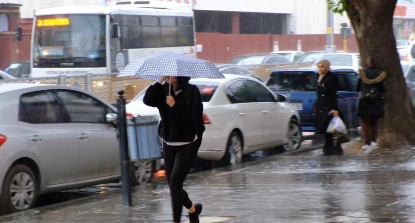 İstanbul için son dakika sel ve su baskını uyarısı! Alarm verildi, Meteoroloji ve AKOM'dan açıklamalar art arda geldi, kuvvetli geliyor