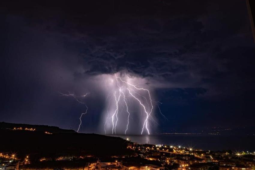 İstanbul için son dakika sel ve su baskını uyarısı! Alarm verildi, Meteoroloji ve AKOM'dan açıklamalar art arda geldi, kuvvetli geliyor