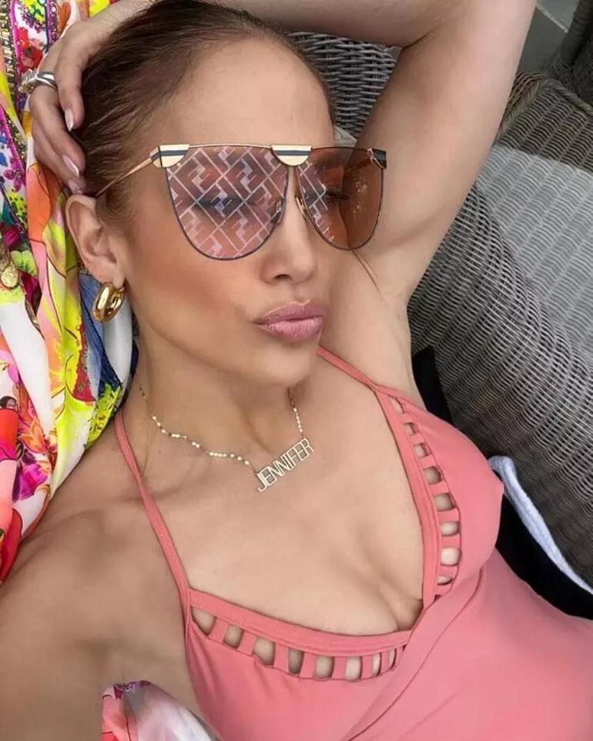 Jennifer Lopez'den mayolu pozunu paylaştı! Fiziğiyle hayran bıraktı