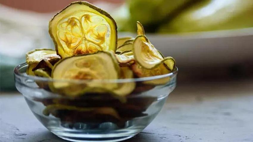 Yaz akşamlarını renklendiren cips tarifi! Kalori yapmıyor, karın gurultusuna iyi geliyor!