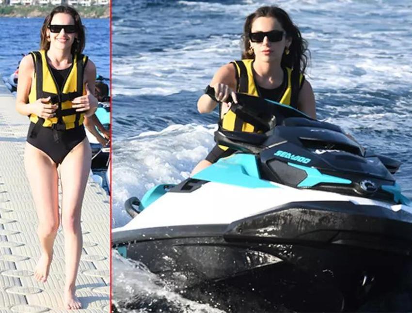 Ünlü isimlerin tatil keyfi! Bikinisiyle gövde gösterisi yaptı