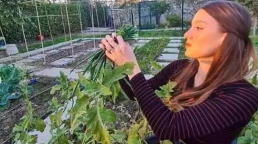 Gizem Karaca'dan bikinili poz! Sosyal medyada beğeni topladı