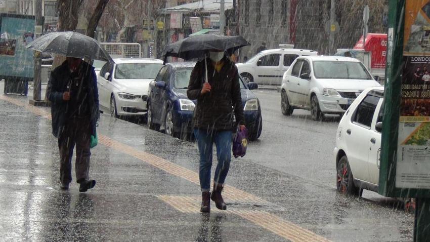 Son dakika hava durumu sürprizi! 49 il için uyarı verildi: Sel ve su taşkınına dikkat